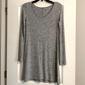LIKE NEW Super Comfy / Stretchy Women’s Sweater Dress